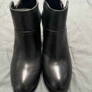 NWT Giani Bini Ankle Boots size 7M like new